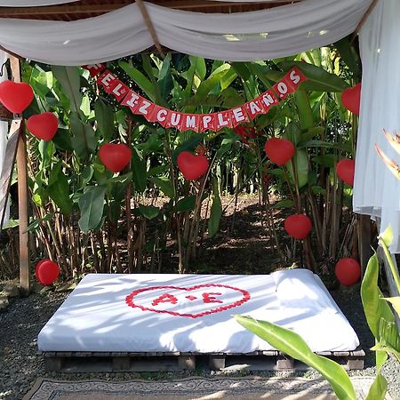 キンバヤ Orange Glampingヴィラ エクステリア 写真