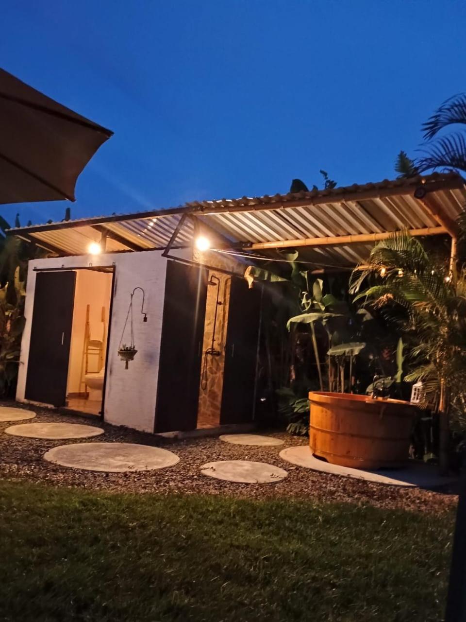キンバヤ Orange Glampingヴィラ エクステリア 写真